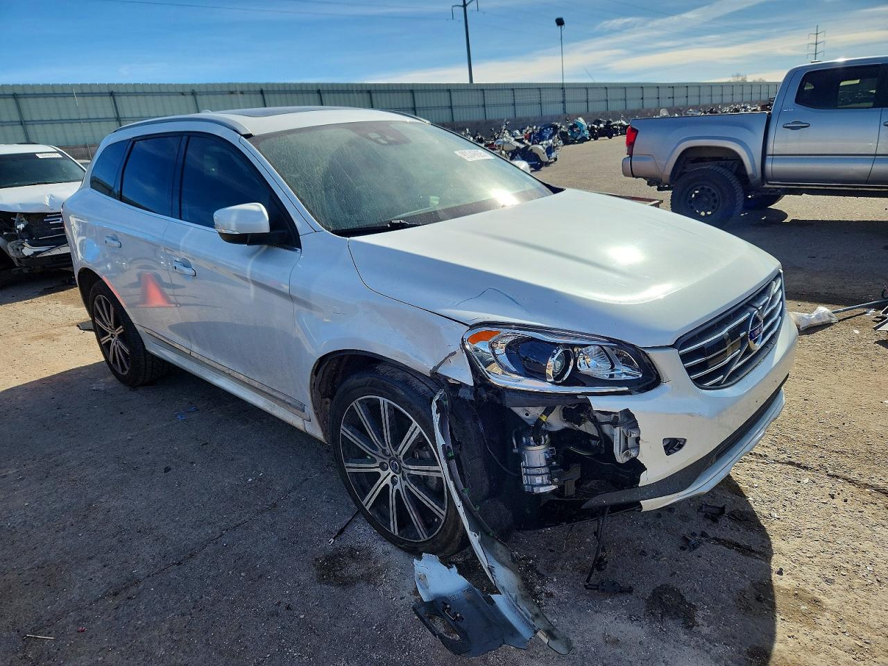 2015 VOLVO XC60 T6 PLATINUM photo 4