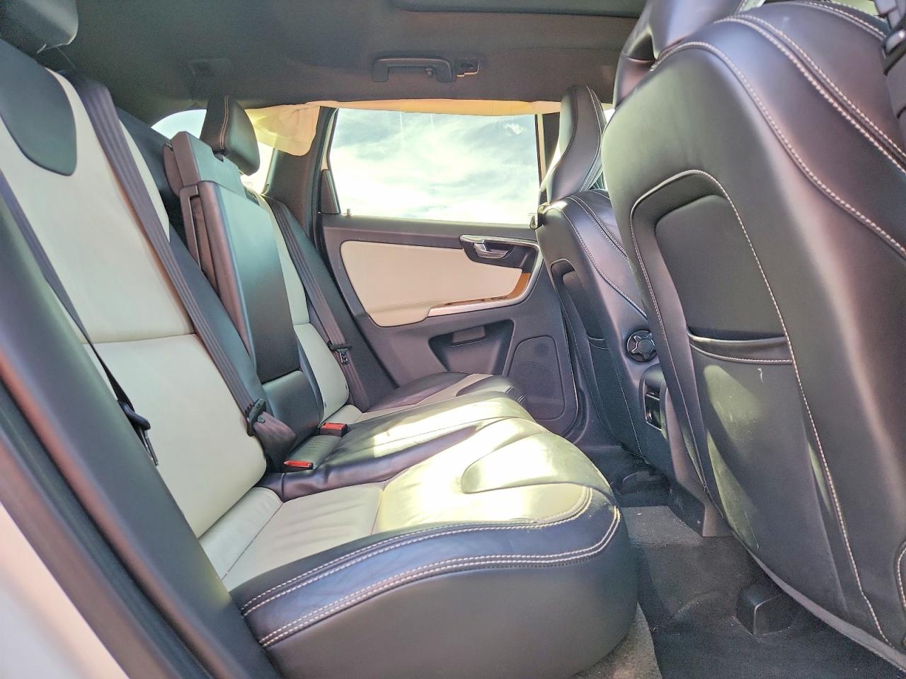 2015 VOLVO XC60 T6 PLATINUM photo 10