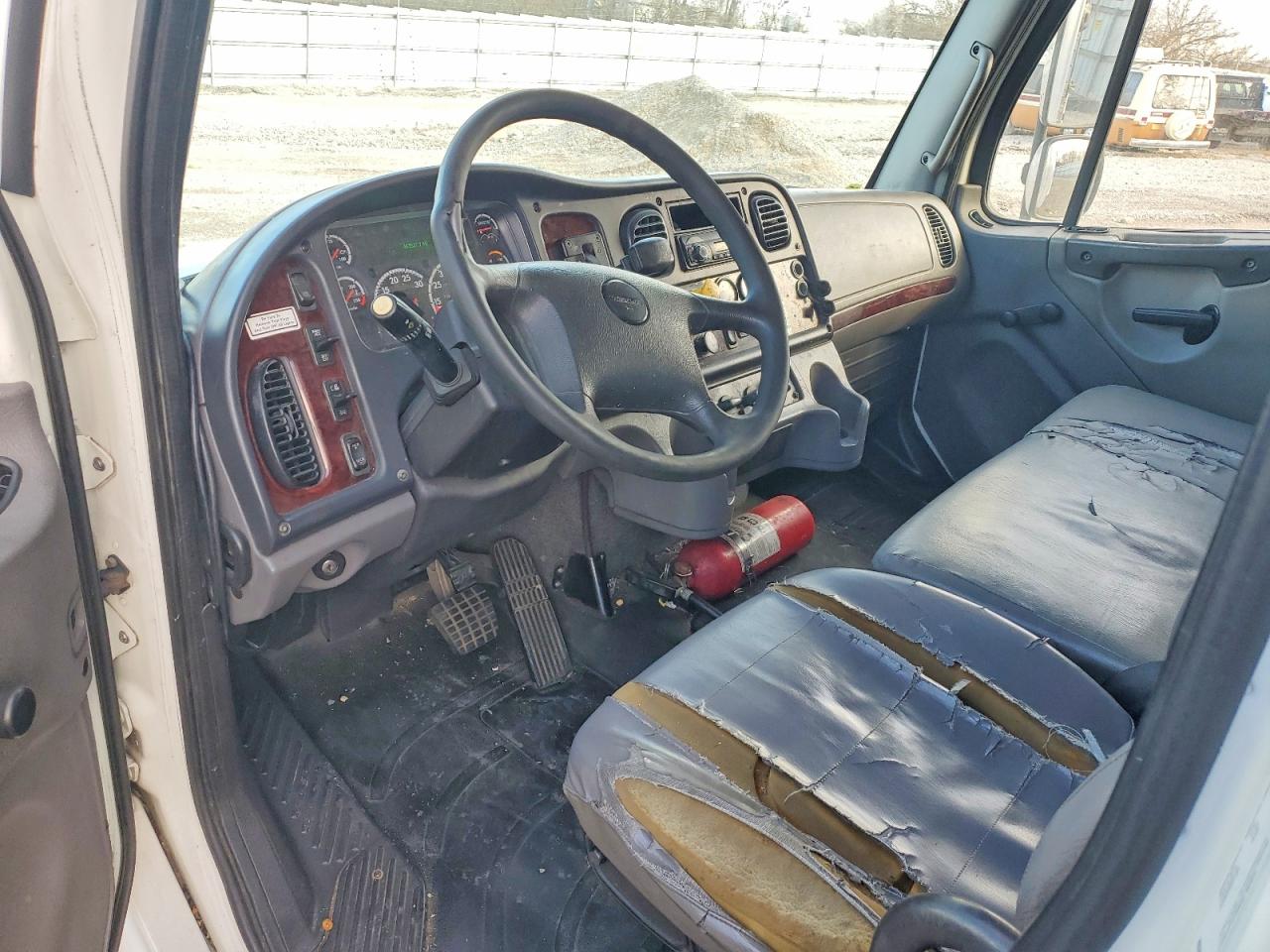 2017 FREIGHTLINER BUSINESS CLASS M2 BOX TRUCK photo 8