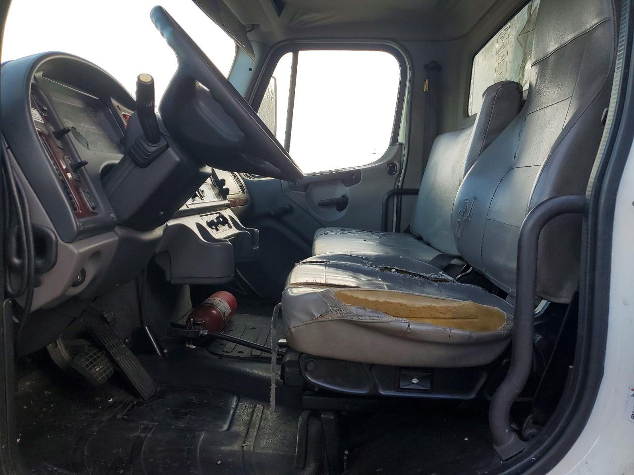 2017 FREIGHTLINER BUSINESS CLASS M2 BOX TRUCK photo 7