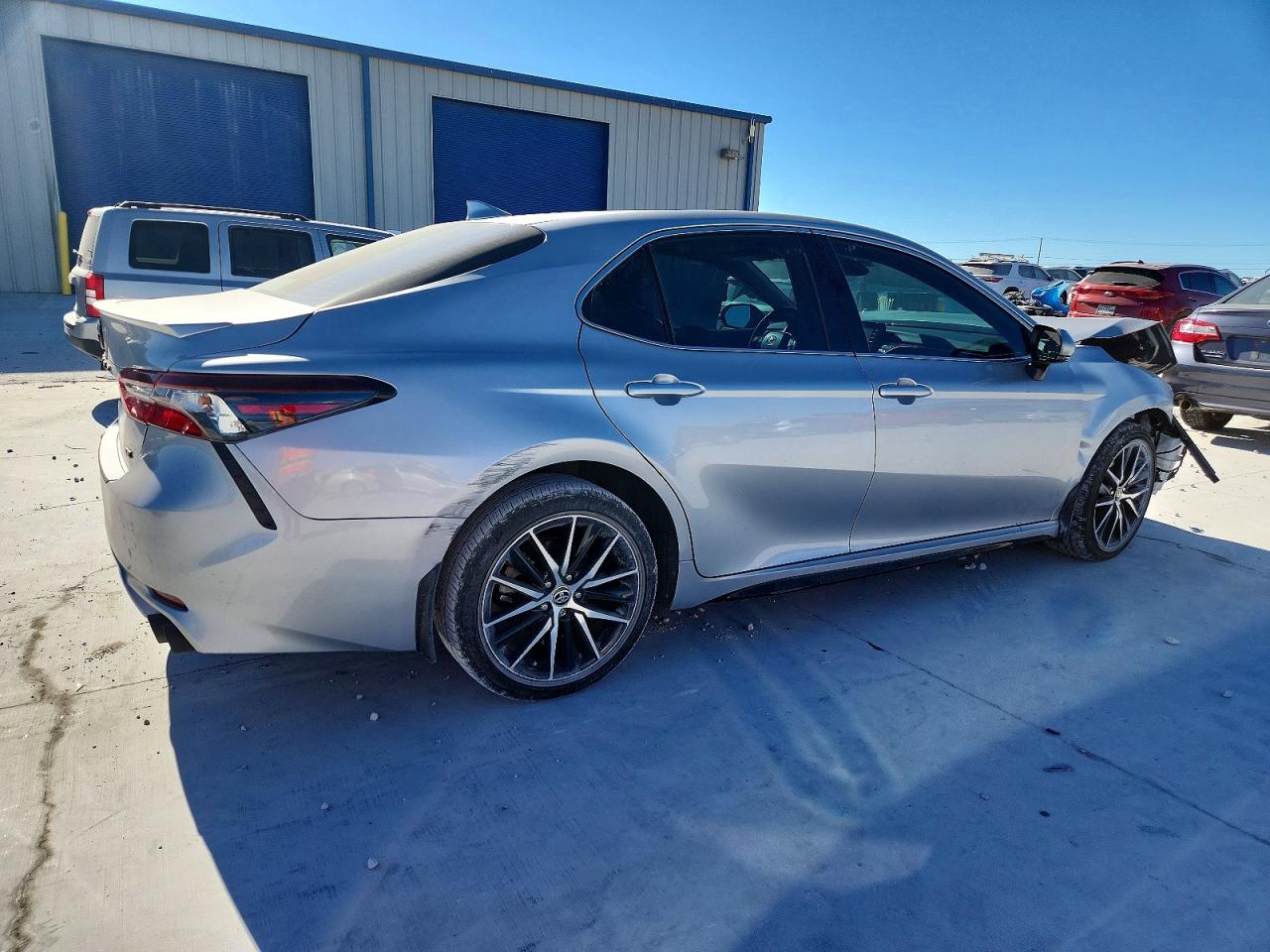 2022 TOYOTA CAMRY SE photo 3