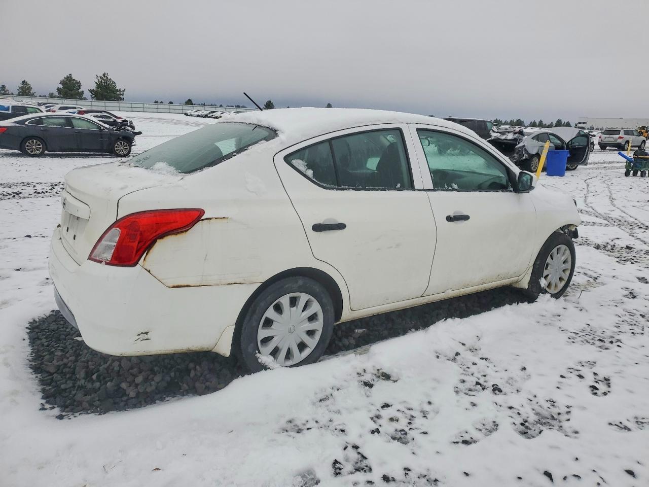 2019 NISSAN VERSA S photo 3