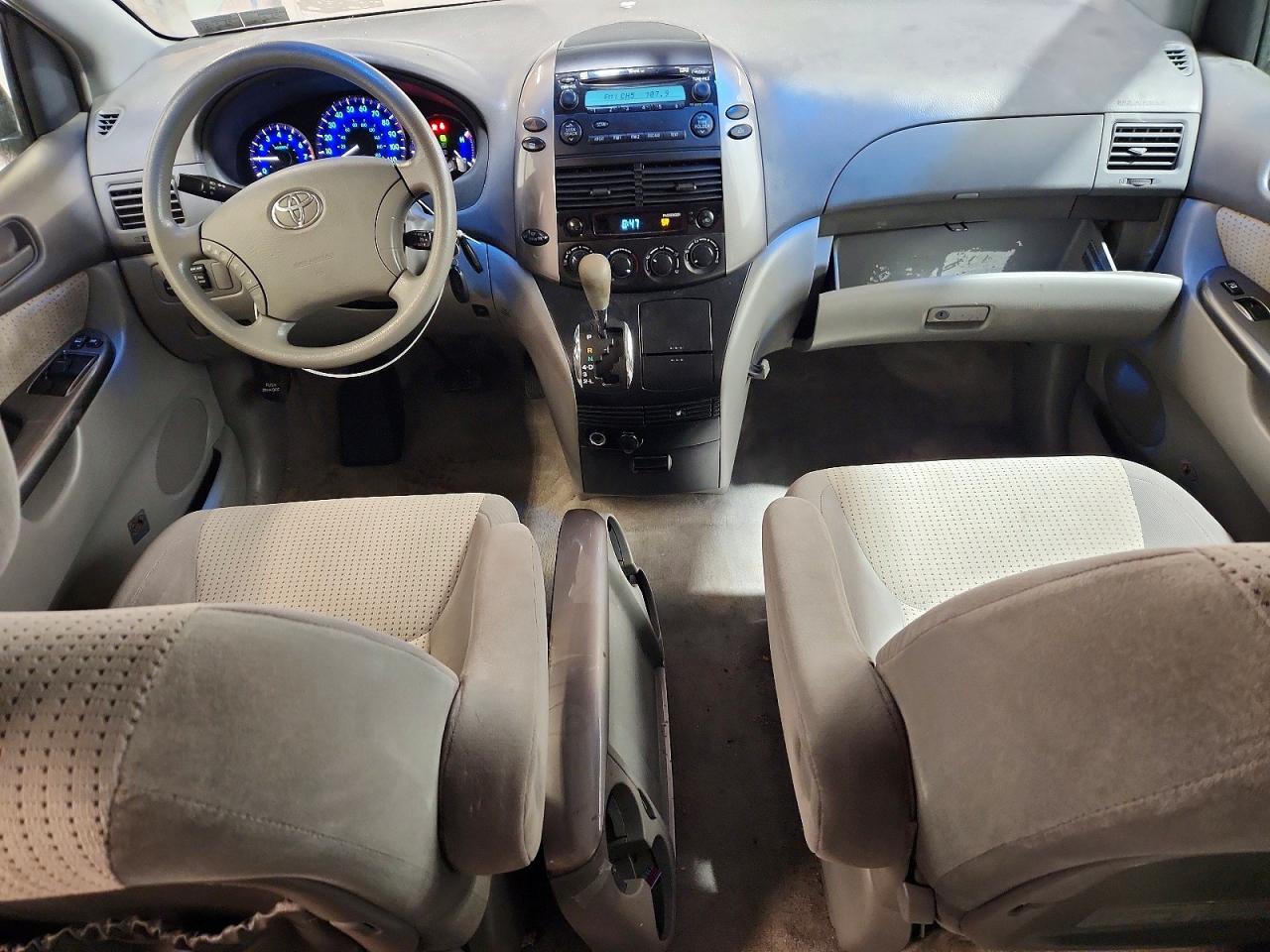 2009 TOYOTA SIENNA CE photo 8