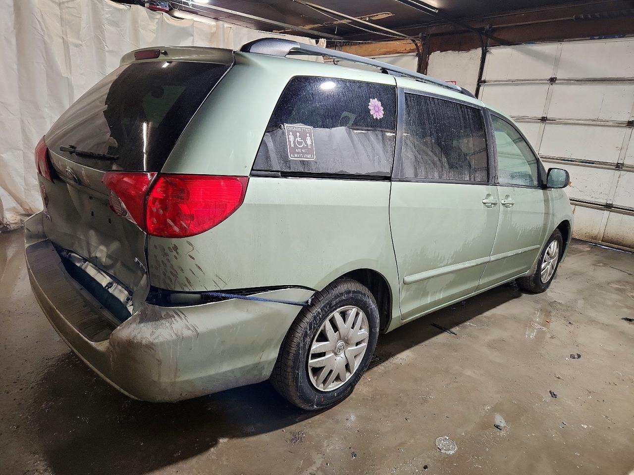 2009 TOYOTA SIENNA CE photo 3