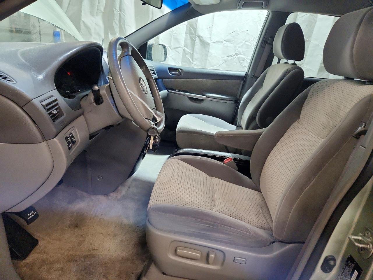 2009 TOYOTA SIENNA CE photo 7