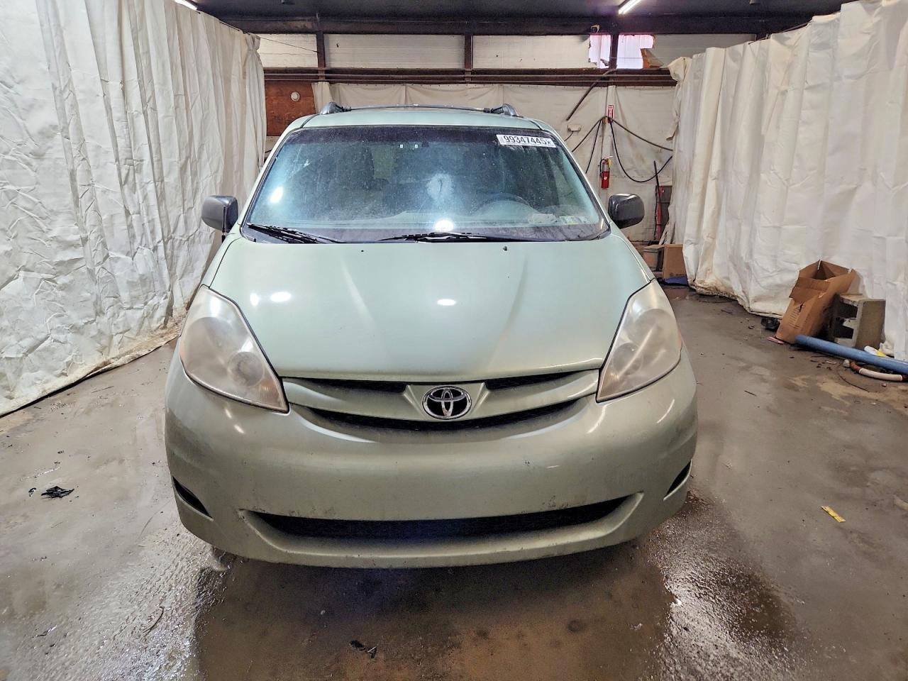 2009 TOYOTA SIENNA CE photo 5