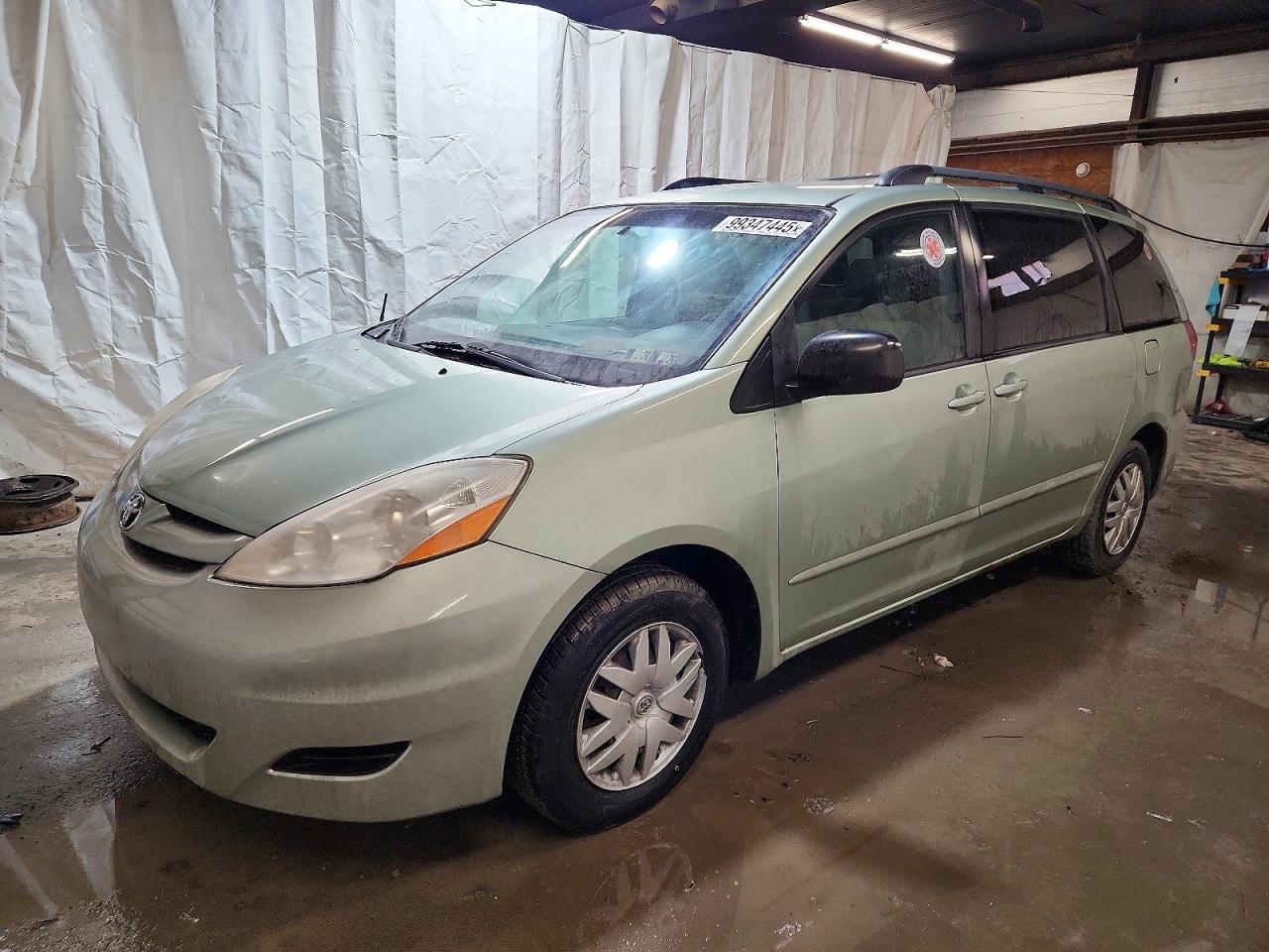 2009 TOYOTA SIENNA
