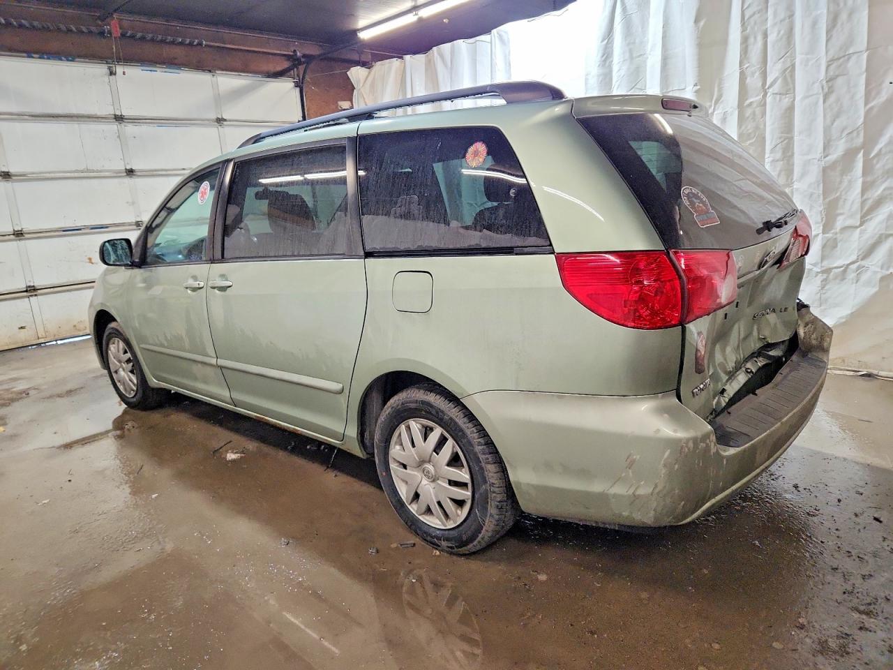 2009 TOYOTA SIENNA CE photo 2