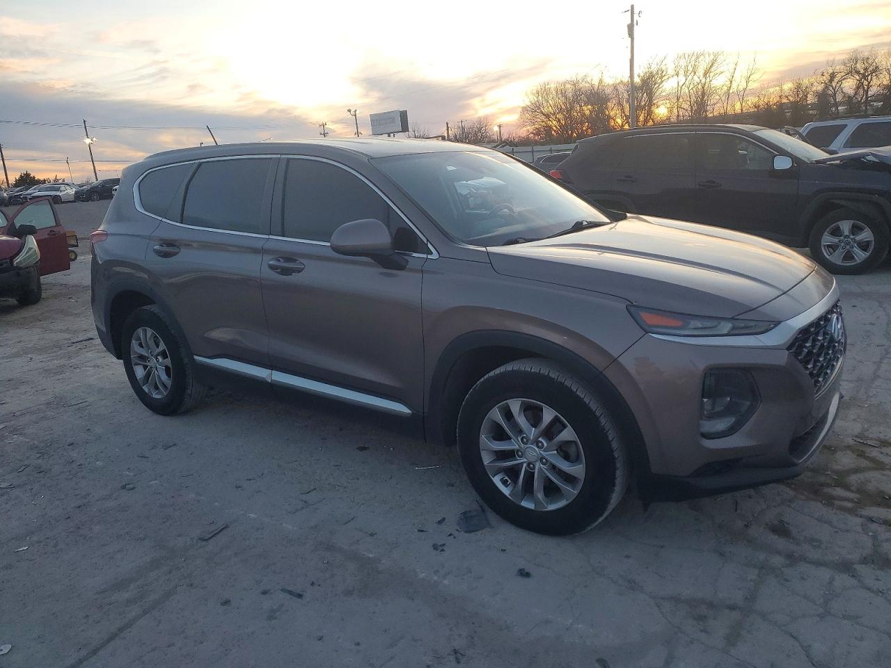 2019 HYUNDAI SANTA FE SE photo 4