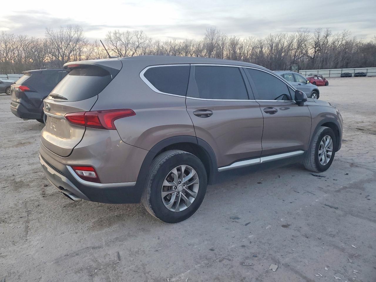 2019 HYUNDAI SANTA FE SE photo 3