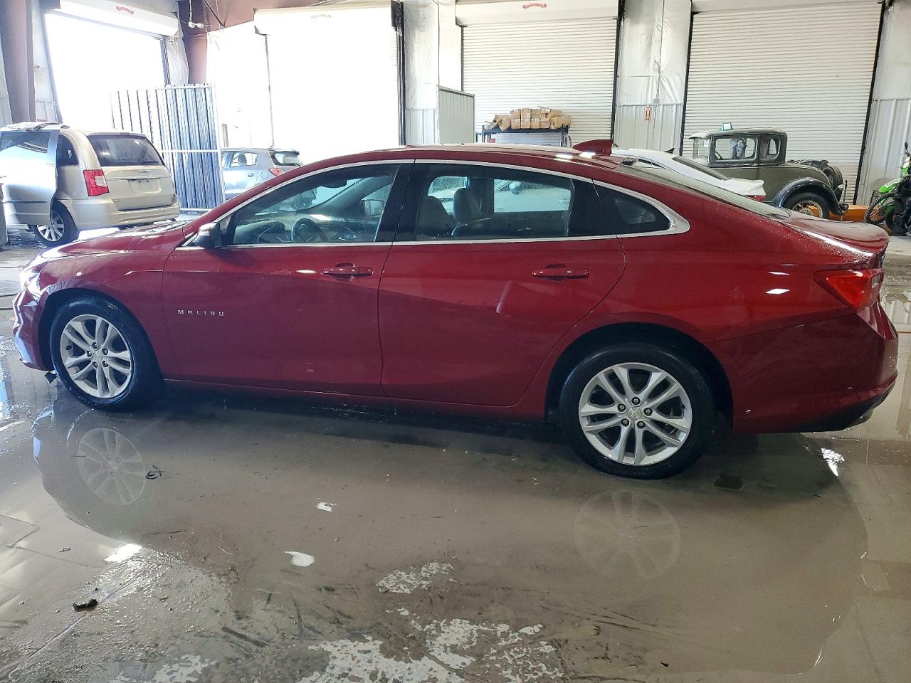 2018 CHEVROLET MALIBU LT photo 2