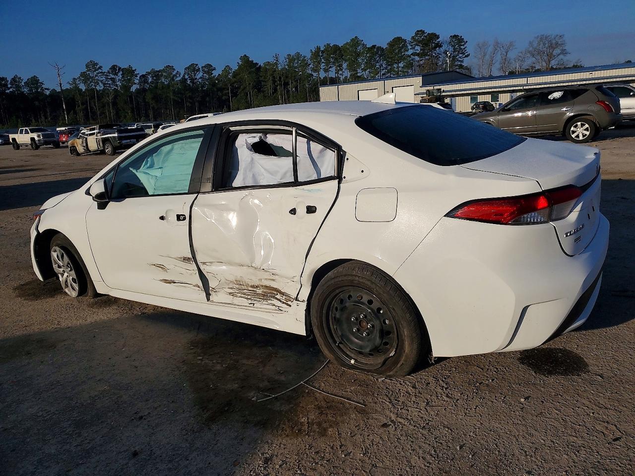 2022 TOYOTA COROLLA LE photo 2