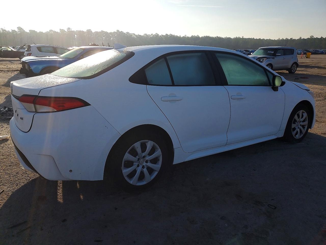 2022 TOYOTA COROLLA LE photo 3