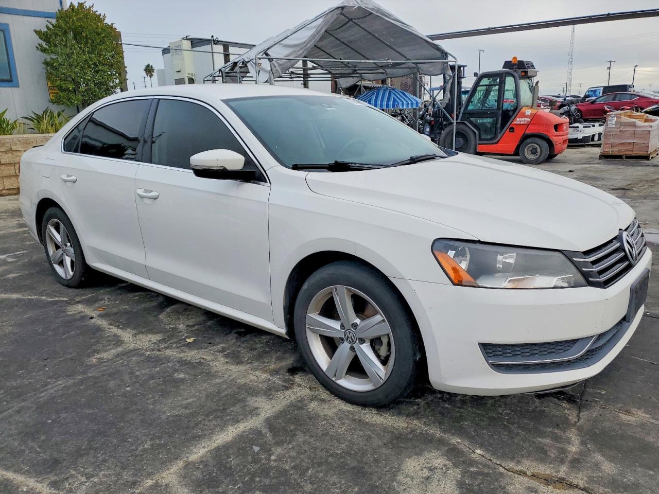 2015 VOLKSWAGEN PASSAT SE photo 4
