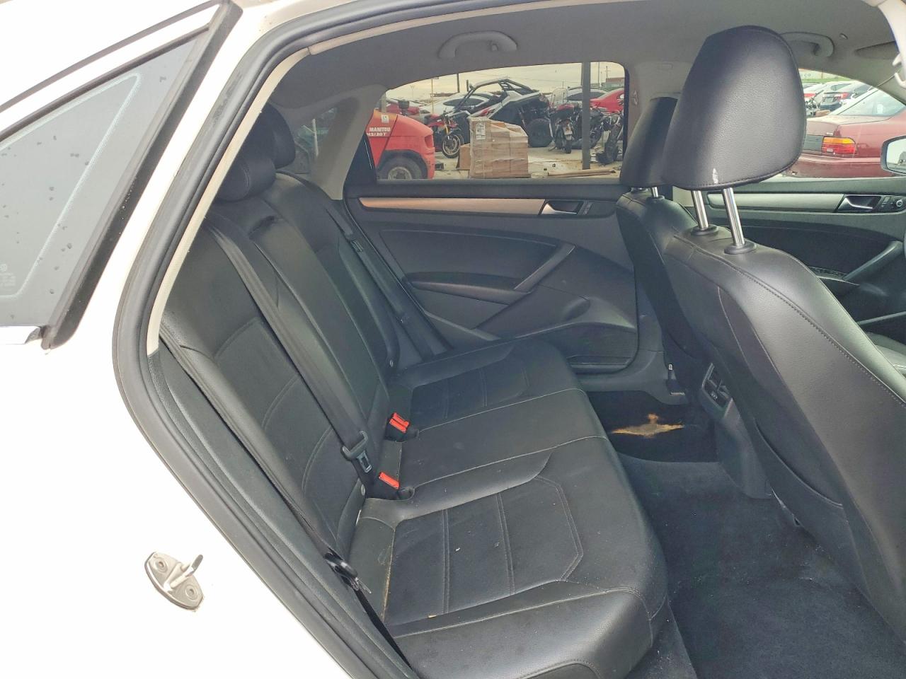 2015 VOLKSWAGEN PASSAT SE photo 10