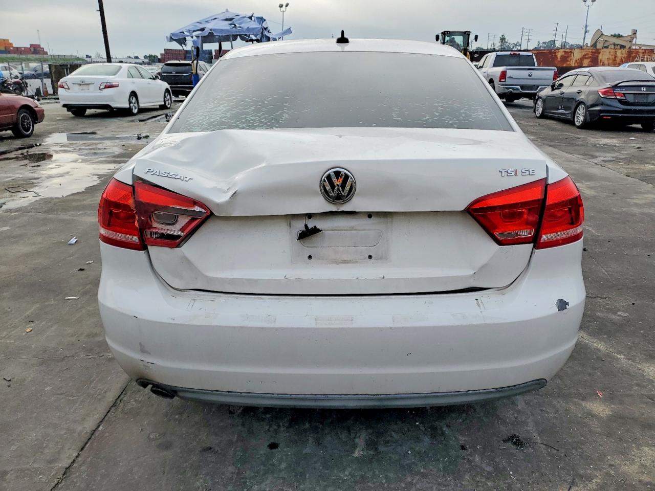 2015 VOLKSWAGEN PASSAT SE photo 6