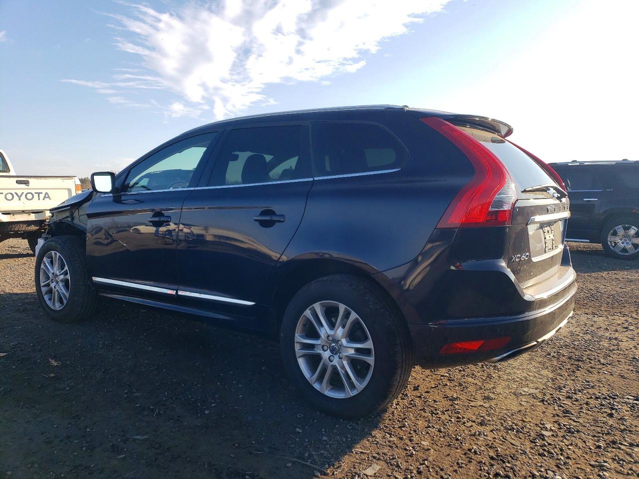 2016 VOLVO XC60 T5 PREMIER photo 2