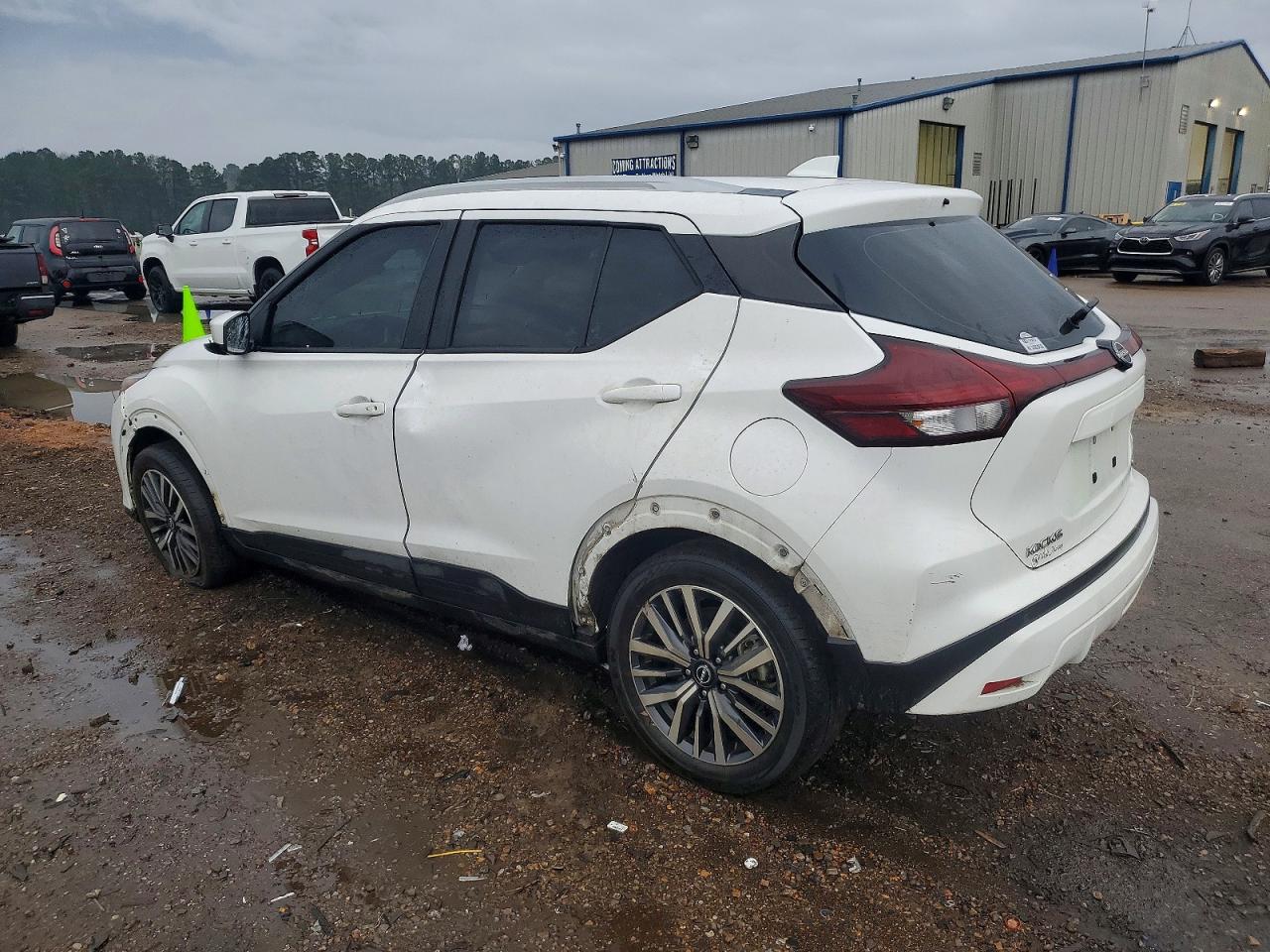 2022 NISSAN KICKS SV photo 2