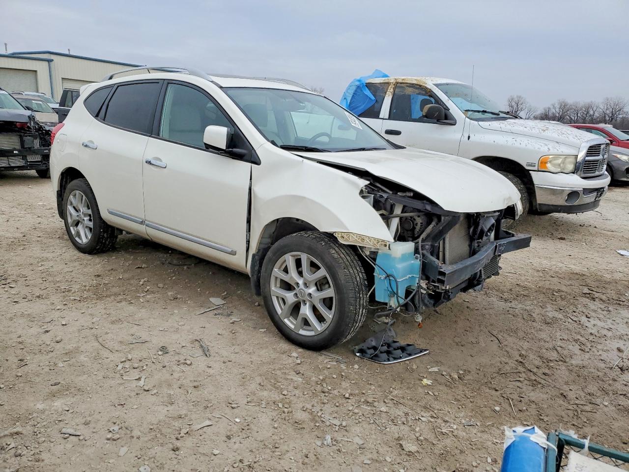 2013 NISSAN ROGUE S photo 4