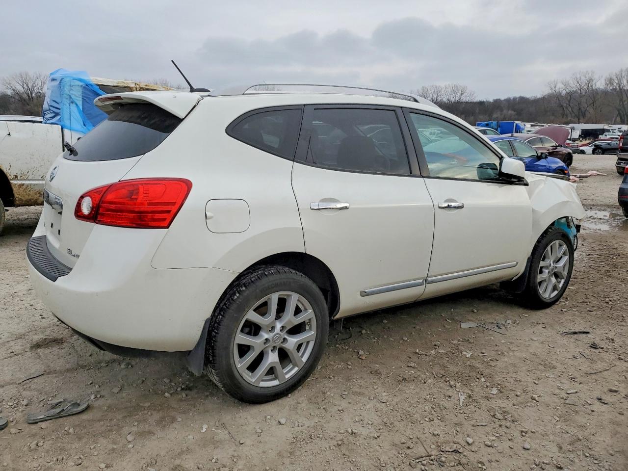 2013 NISSAN ROGUE S photo 3