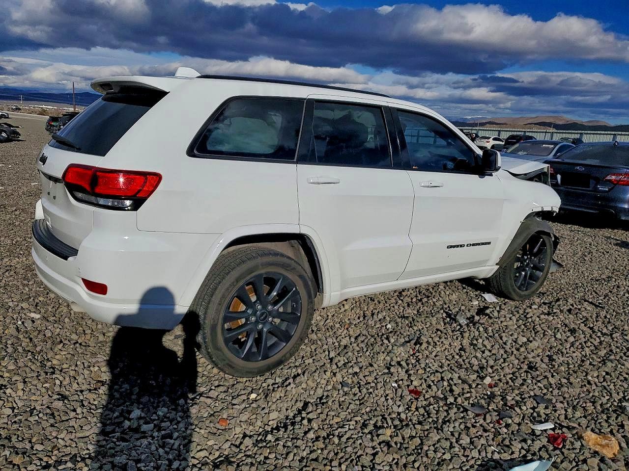 2018 JEEP GRAND CHEROKEE LAREDO photo 5