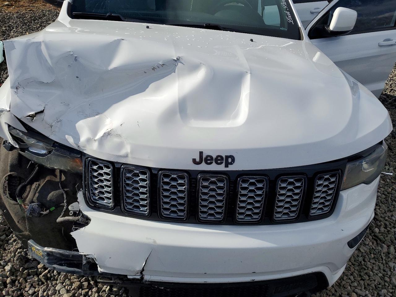 2018 JEEP GRAND CHEROKEE LAREDO photo 23