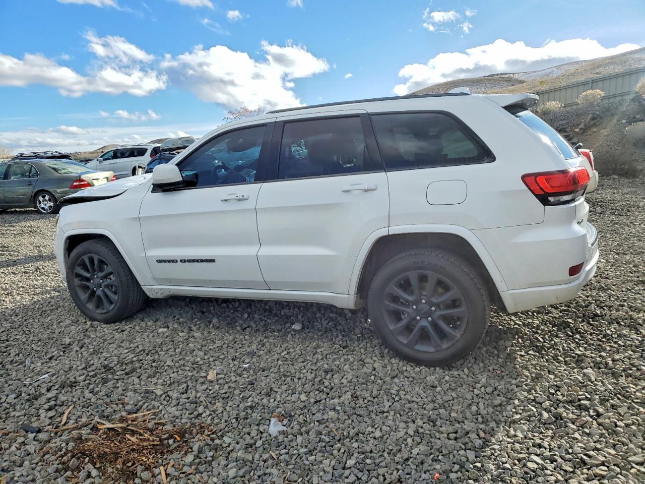 2018 JEEP GRAND CHEROKEE LAREDO photo 3