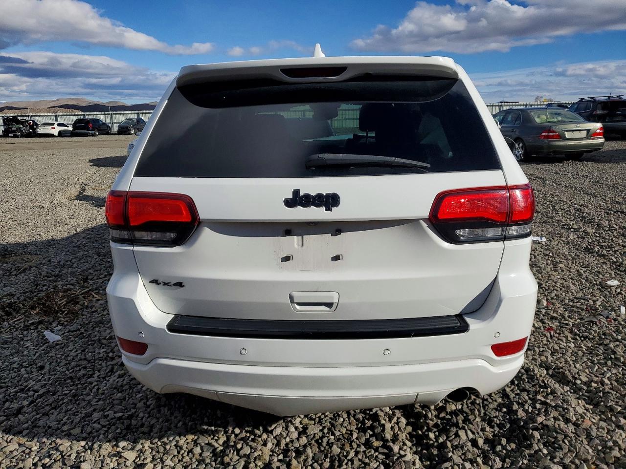 2018 JEEP GRAND CHEROKEE LAREDO photo 11