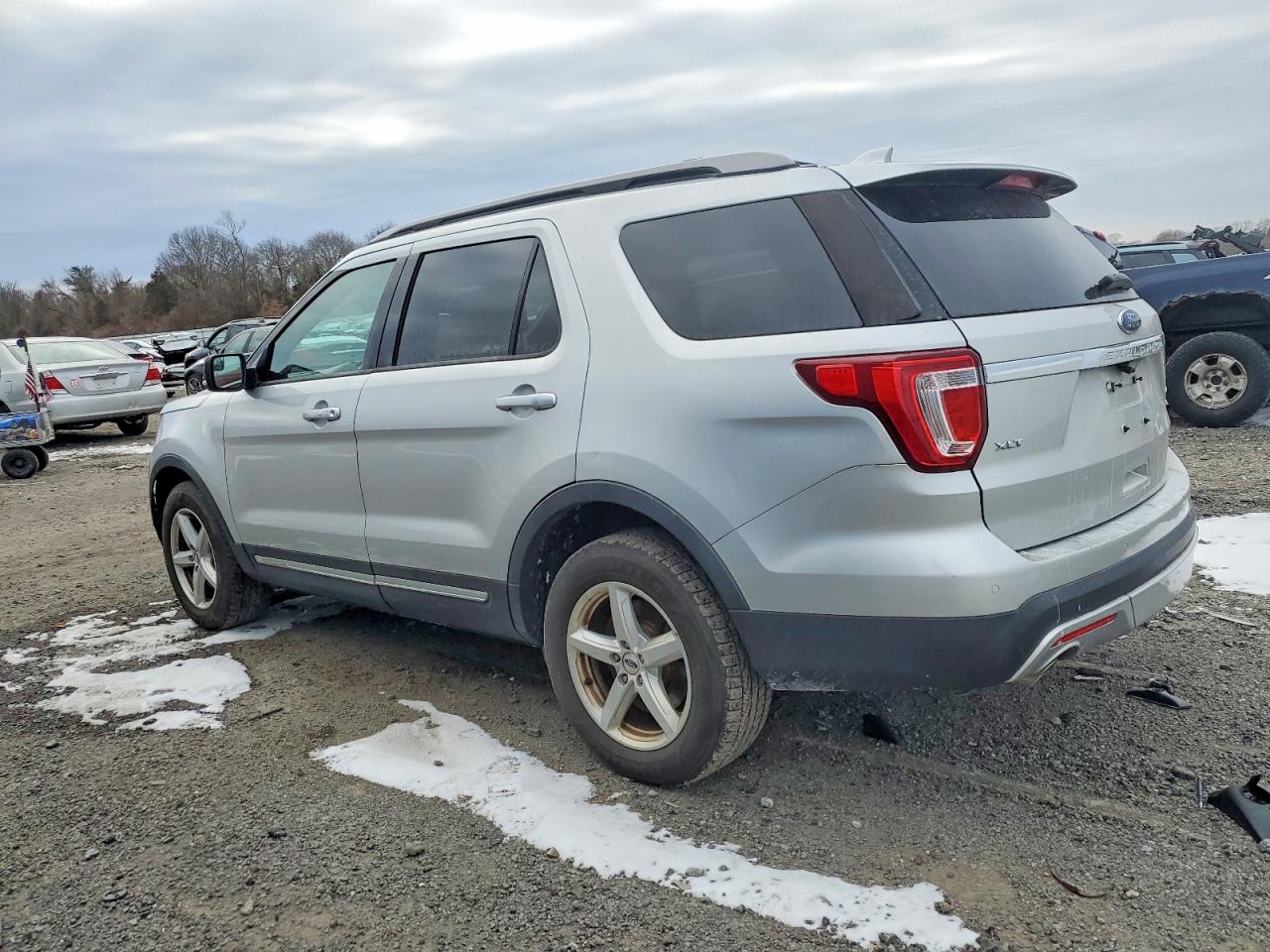 2016 FORD EXPLORER XLT photo 2