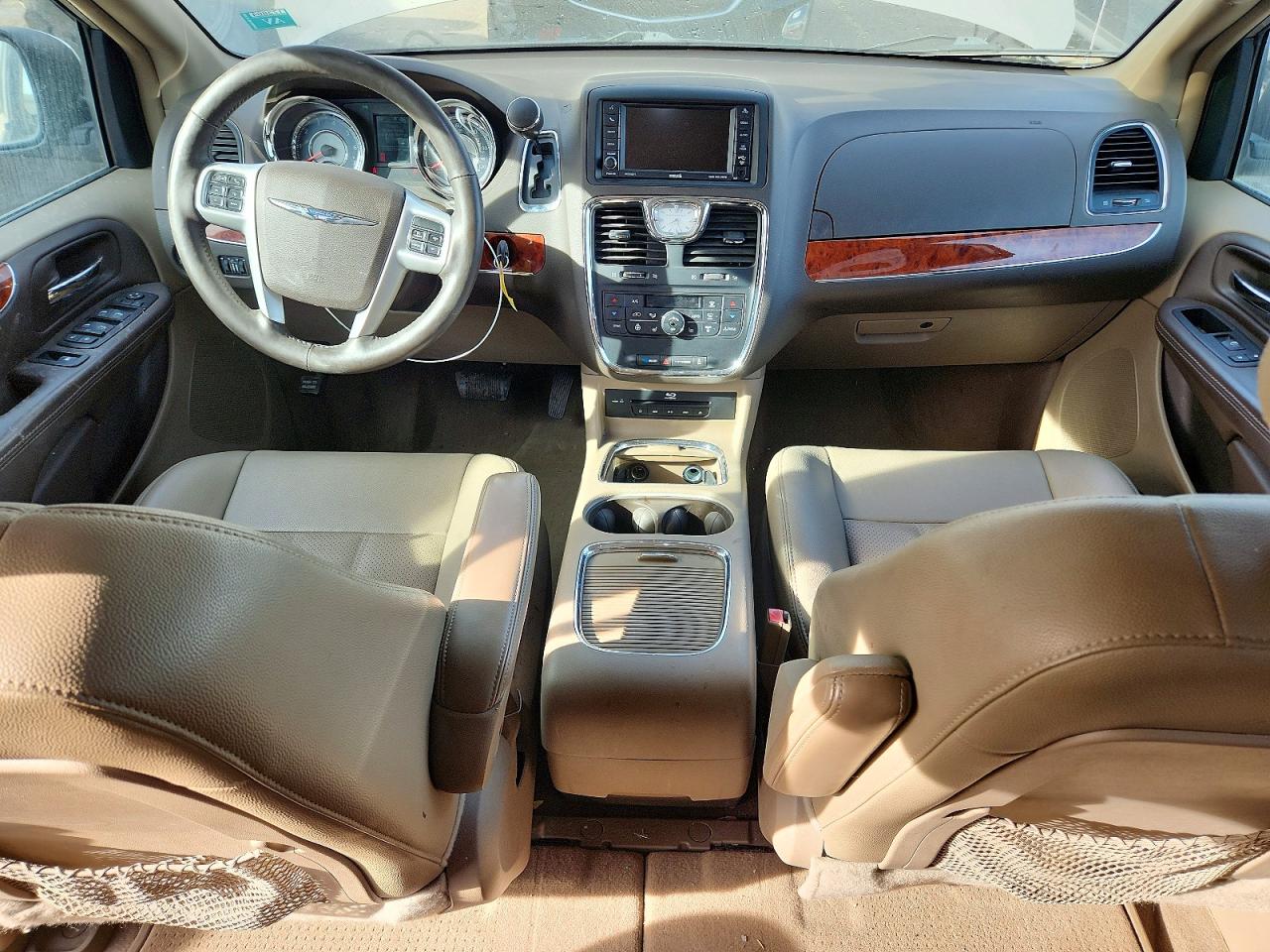 2015 CHRYSLER TOWN & COUNTRY TOURING L photo 8