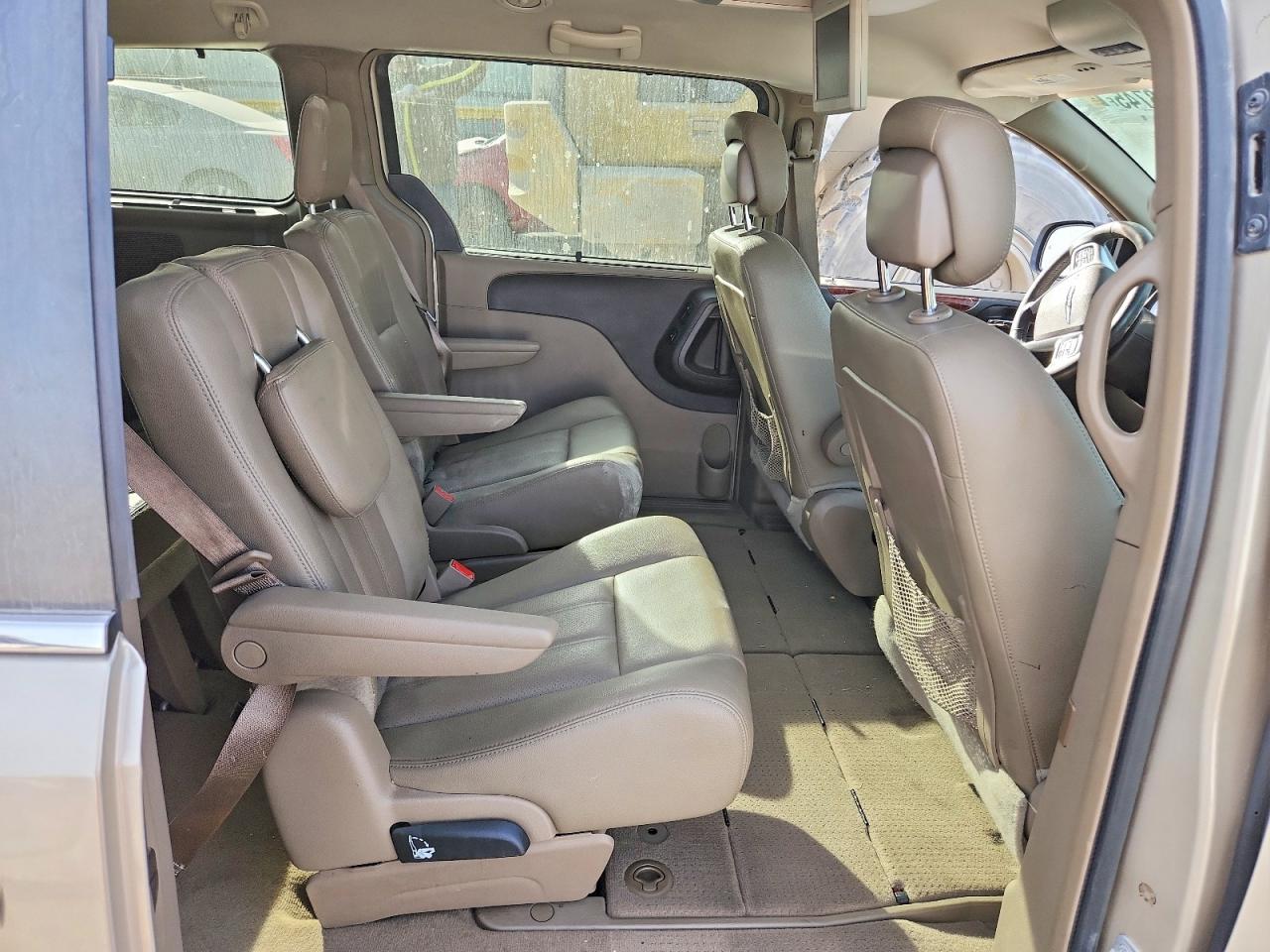 2015 CHRYSLER TOWN & COUNTRY TOURING L photo 11