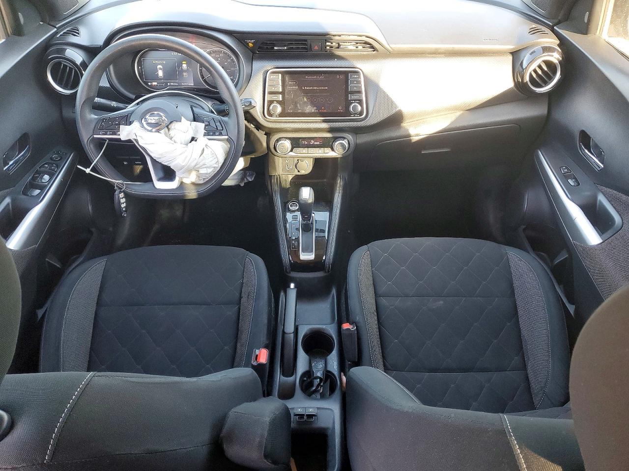 2018 NISSAN KICKS S photo 8