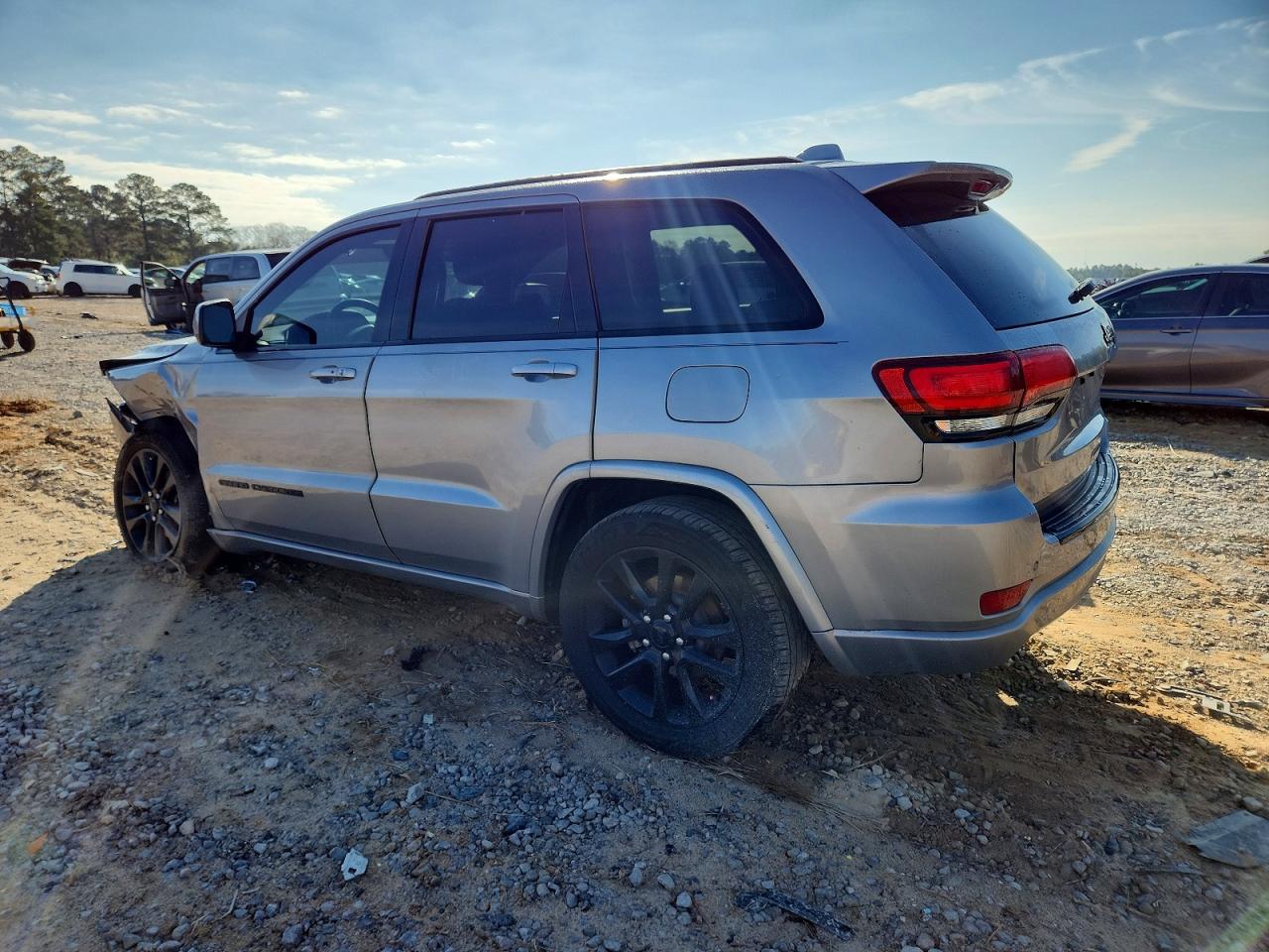 2018 JEEP GRAND CHEROKEE LAREDO photo 2