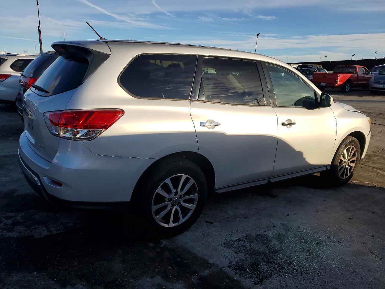 2013 NISSAN PATHFINDER S photo 5