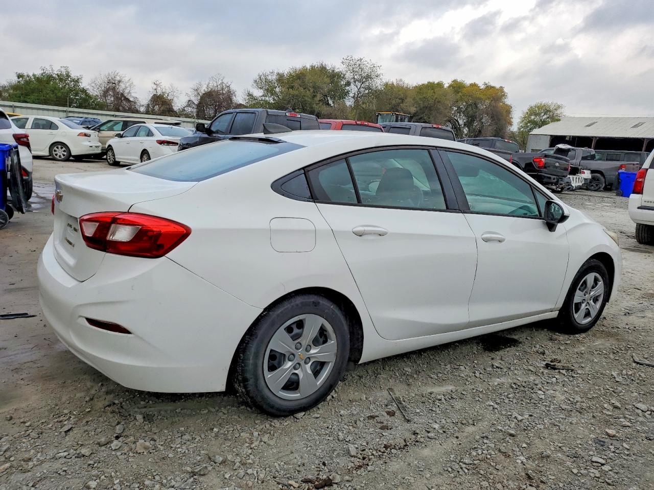 2016 CHEVROLET CRUZE LS photo 3