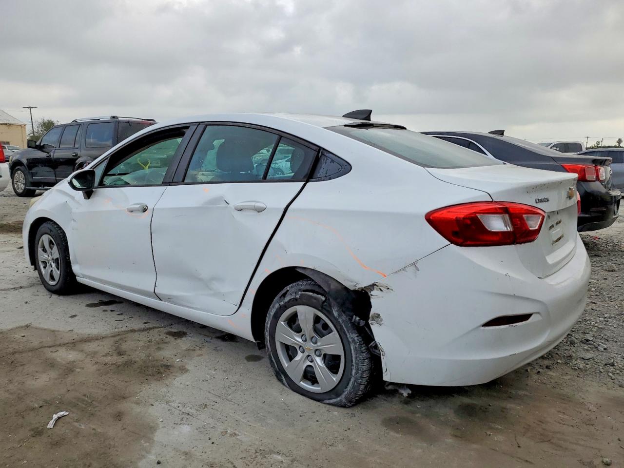 2016 CHEVROLET CRUZE LS photo 2