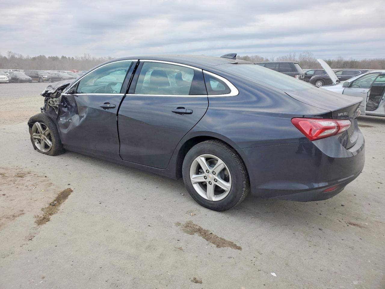 2022 CHEVROLET MALIBU LT photo 2