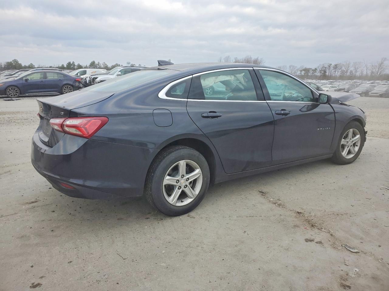2022 CHEVROLET MALIBU LT photo 3