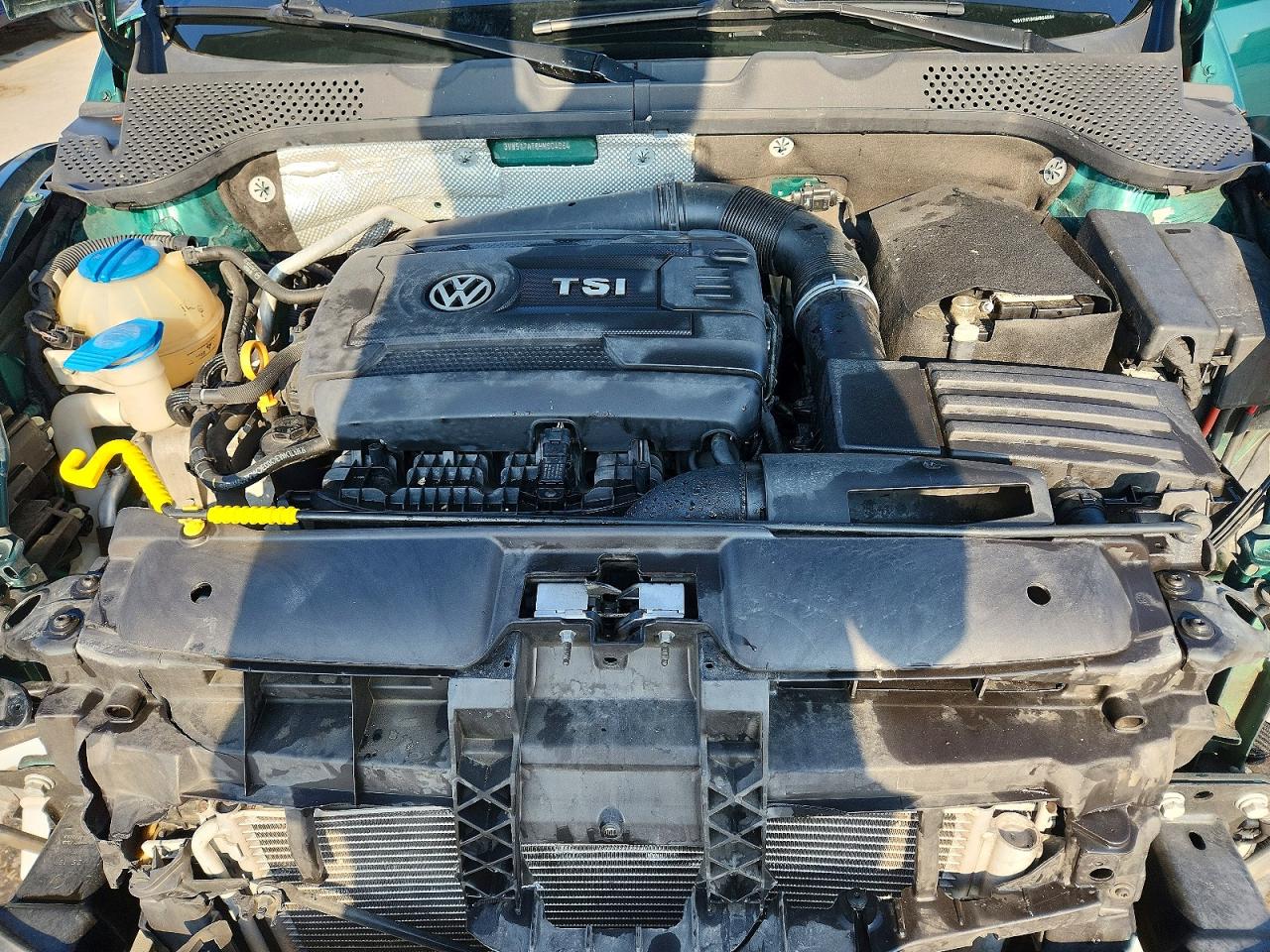 2017 VOLKSWAGEN BEETLE S/SE photo 11