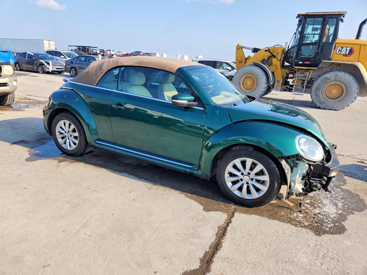 2017 VOLKSWAGEN BEETLE S/SE photo 4