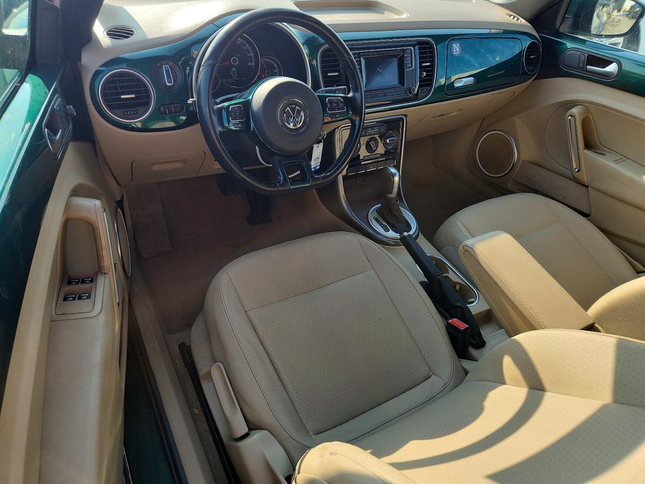 2017 VOLKSWAGEN BEETLE S/SE photo 8