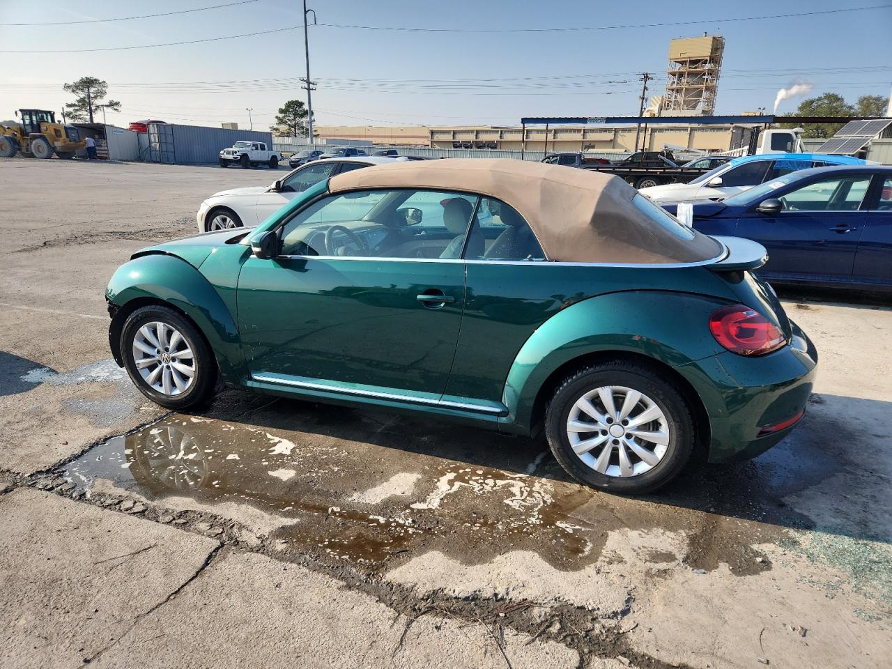 2017 VOLKSWAGEN BEETLE S/SE photo 2