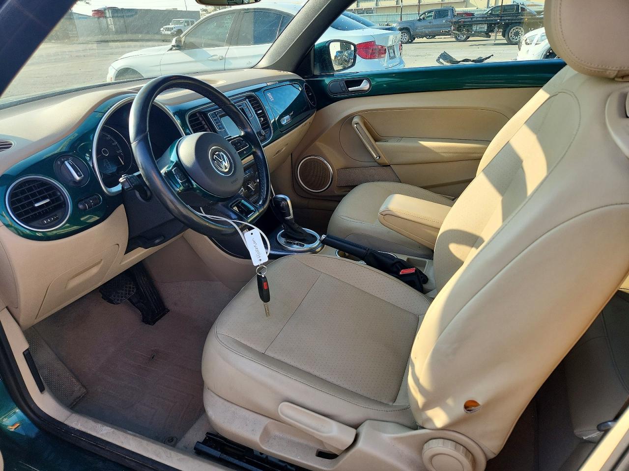 2017 VOLKSWAGEN BEETLE S/SE photo 7