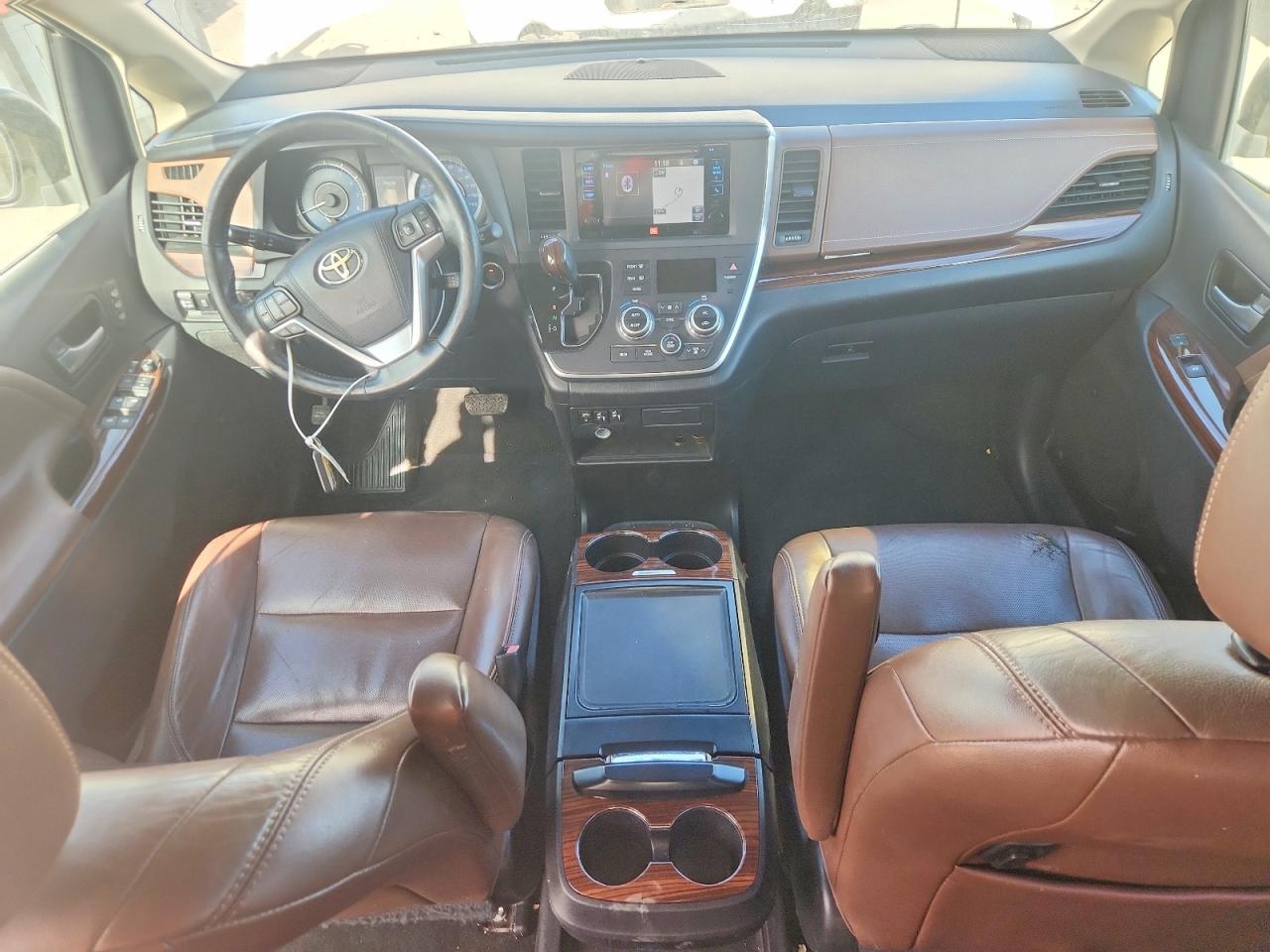 2015 TOYOTA SIENNA XLE photo 8