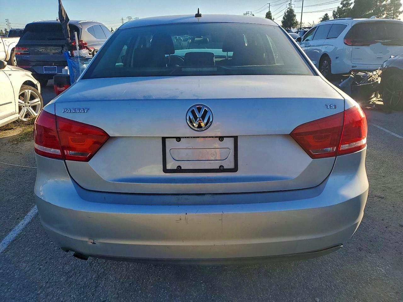2015 VOLKSWAGEN PASSAT S photo 16