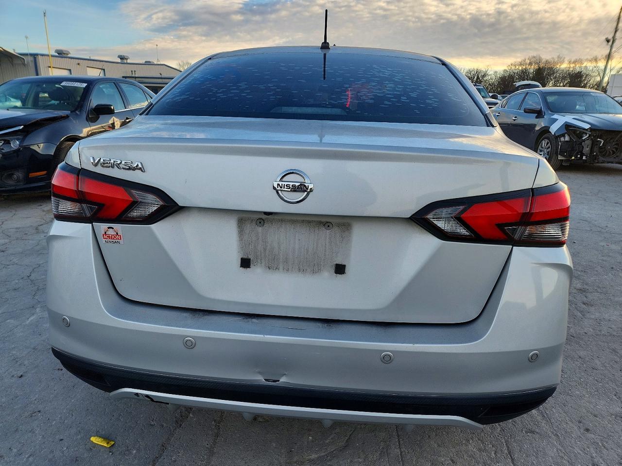 2020 NISSAN VERSA S photo 6