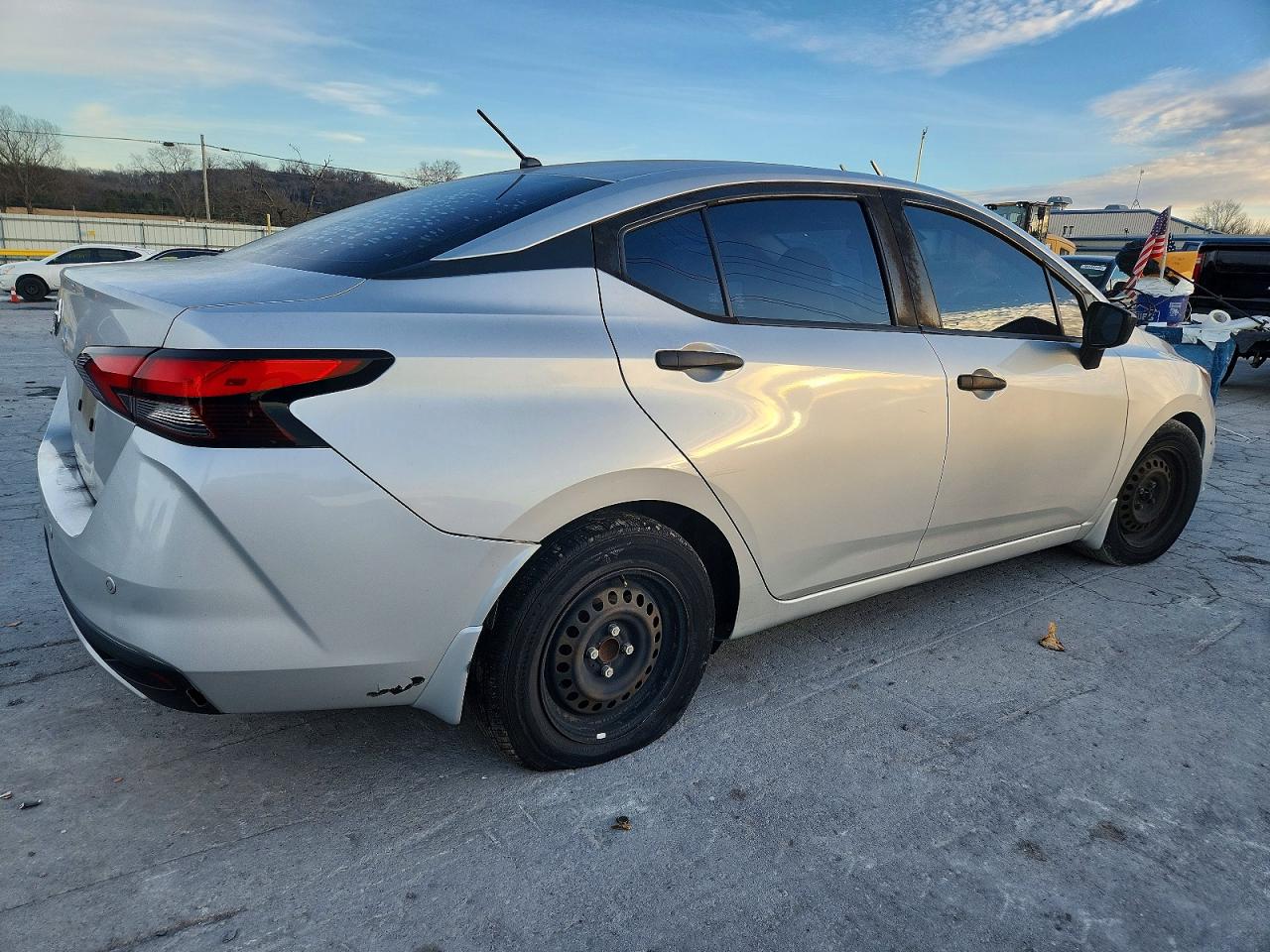 2020 NISSAN VERSA S photo 3