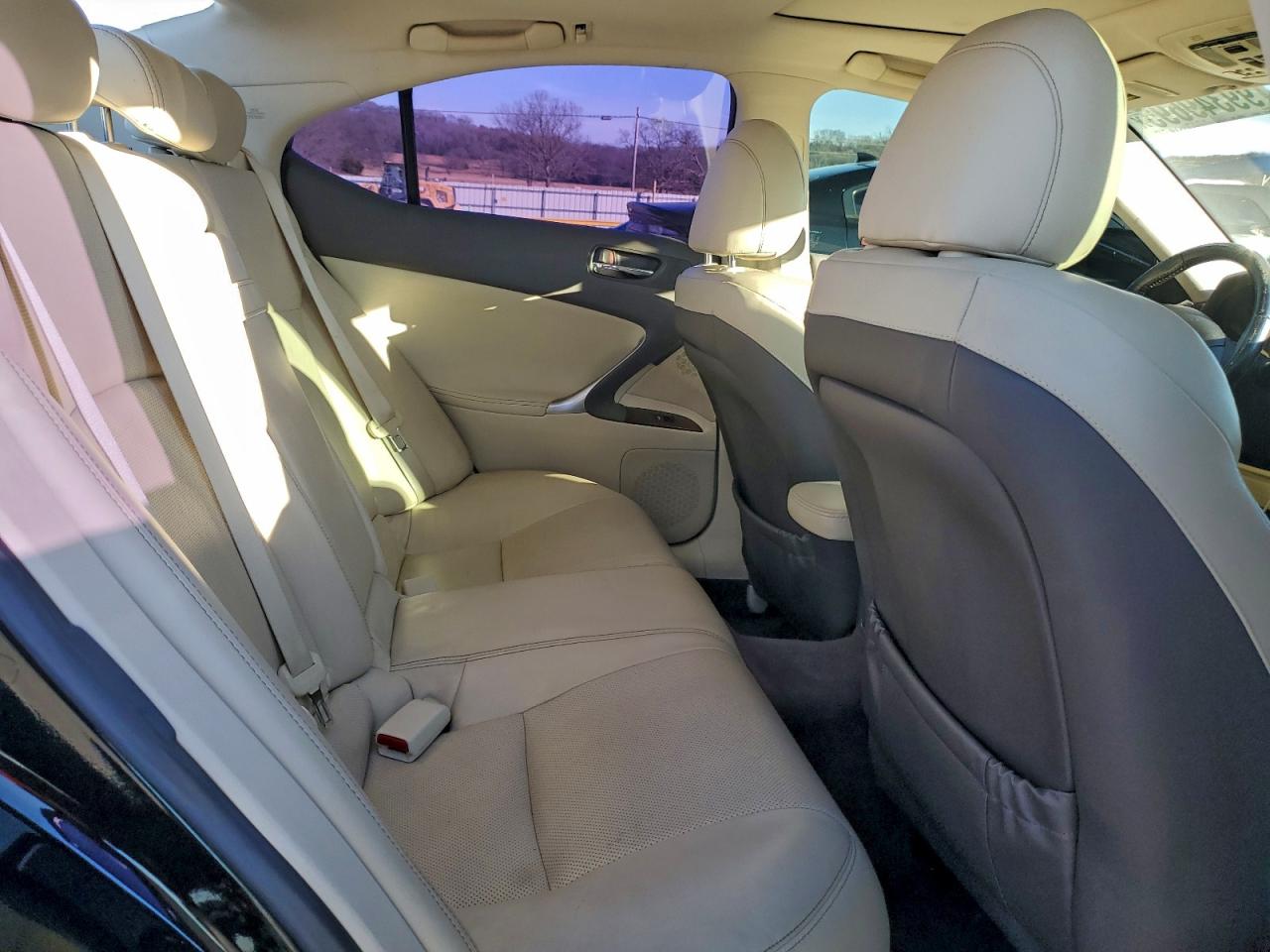 2010 LEXUS IS 350 photo 10