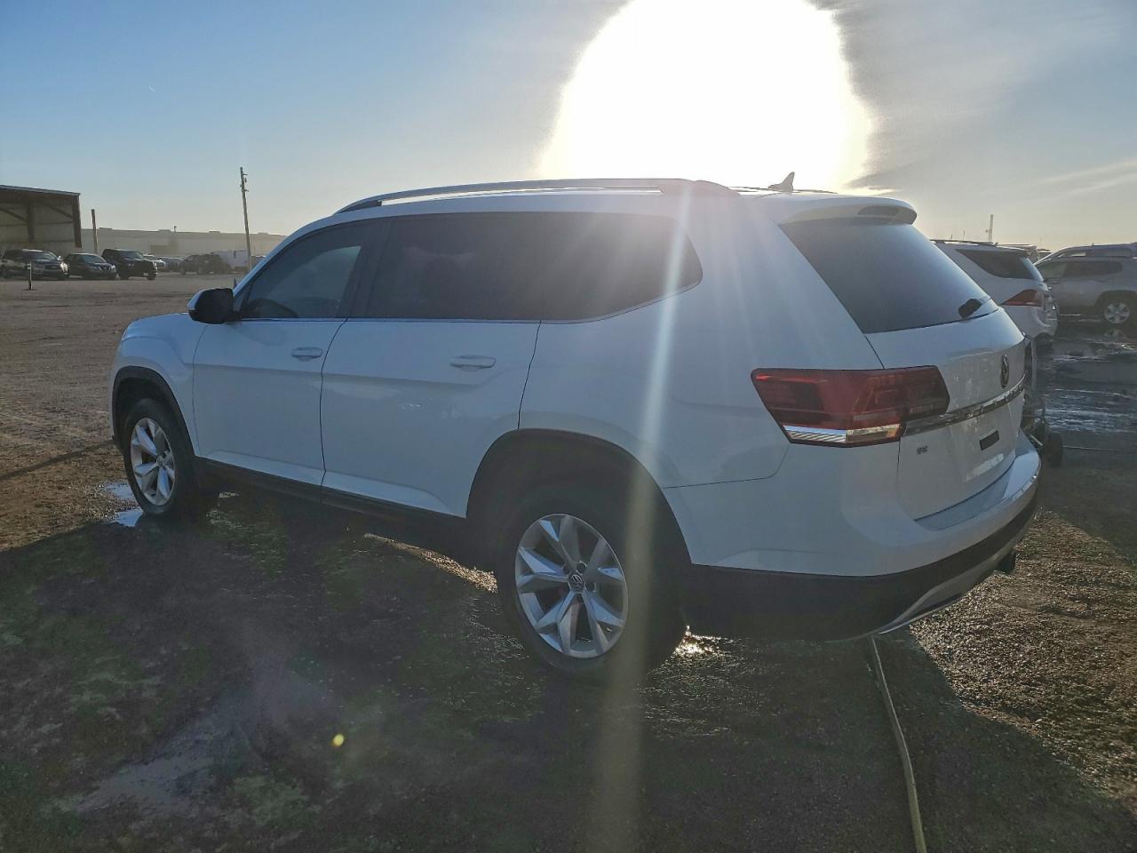 2018 VOLKSWAGEN ATLAS SE photo 2