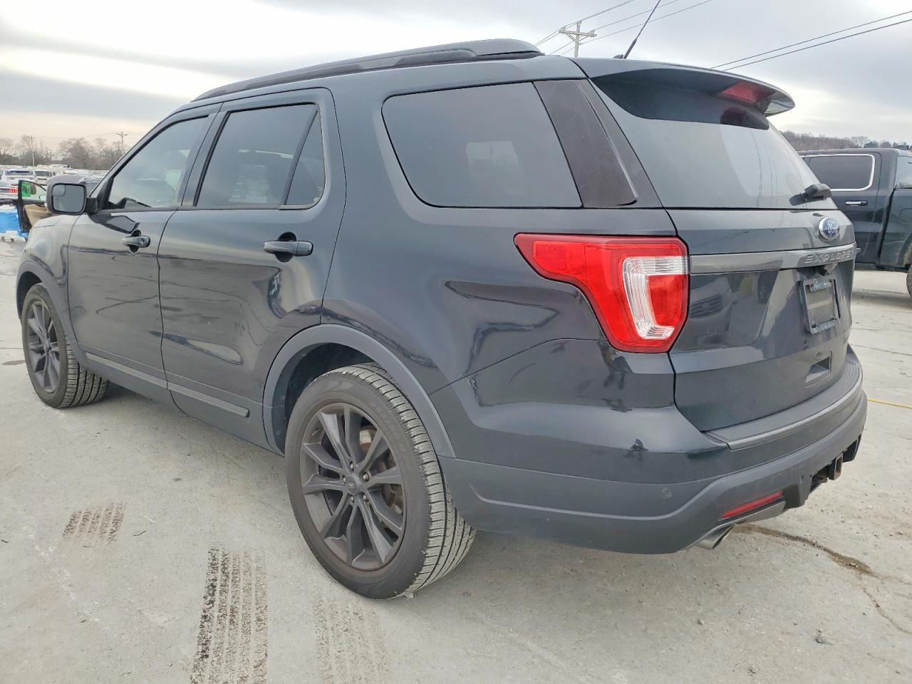 2018 FORD EXPLORER XLT photo 2